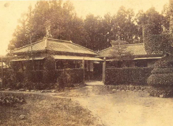 大正初期の広瀬桃木両堰普通水利組合事務所（左側寄棟造り）